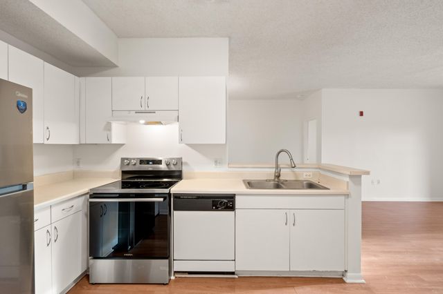 6960 SW 39th E205, Davie, FL 33314