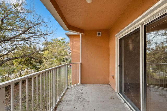 6960 SW 39th E205, Davie, FL 33314