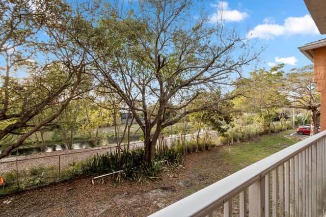 6960 SW 39th E205, Davie, FL 33314