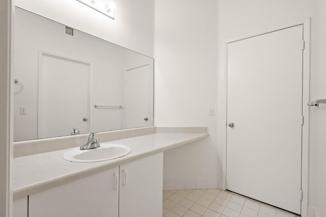 6960 SW 39th E205, Davie, FL 33314