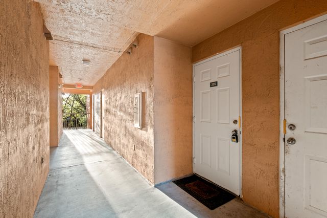 6960 SW 39th E205, Davie, FL 33314