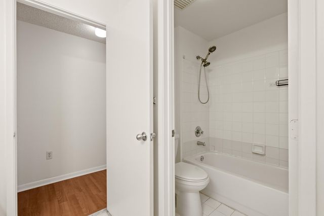 6960 SW 39th E205, Davie, FL 33314