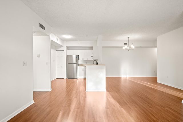 6960 SW 39th E205, Davie, FL 33314