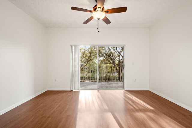 6960 SW 39th E205, Davie, FL 33314