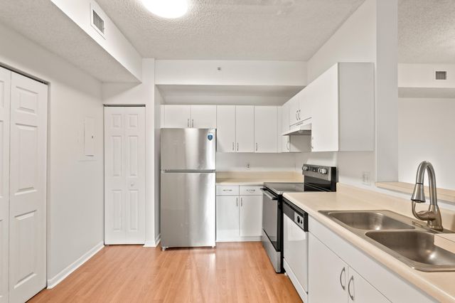 6960 SW 39th E205, Davie, FL 33314