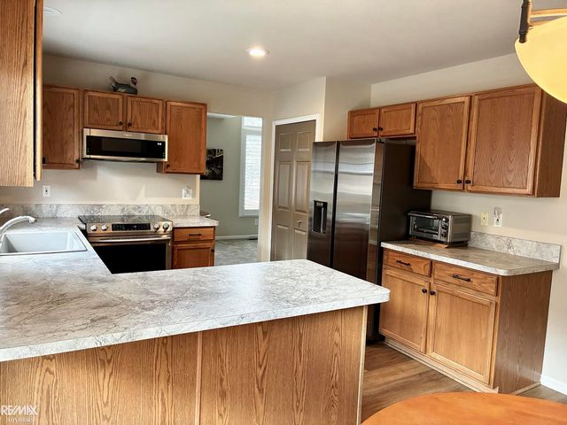 40135 Streamwood Court, Sterling Heights, MI 48310