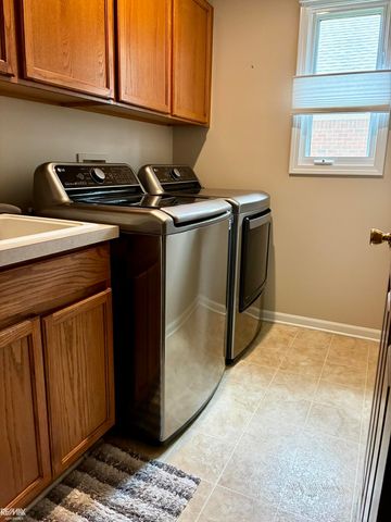 40135 Streamwood Court, Sterling Heights, MI 48310