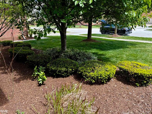 40135 Streamwood Court, Sterling Heights, MI 48310
