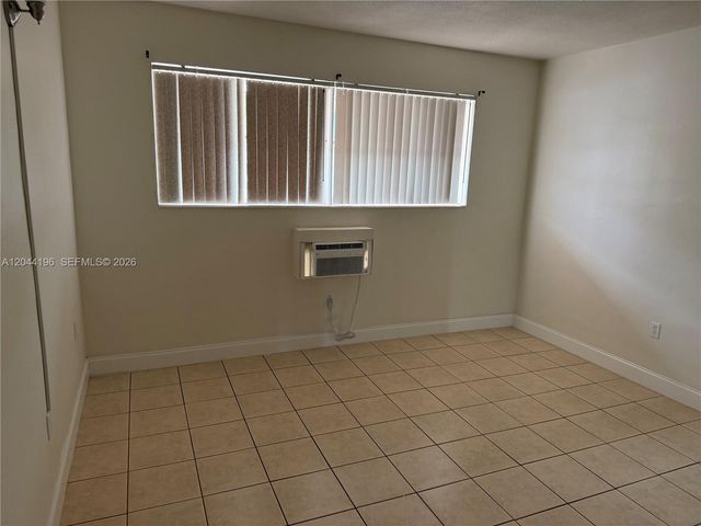 19001 NE 2nd Ave 1404, Miami, FL 33179
