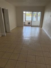 19001 NE 2nd Ave 1404, Miami, FL 33179
