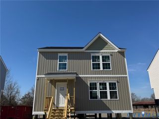 813 Kirby St, West Point, VA 23181