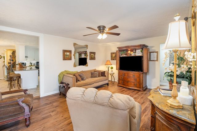 4360 Scott Hollow Rd, Culleoka, TN 38451