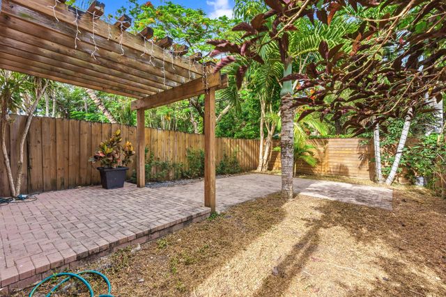 645 NW 2nd Avenue, Fort Lauderdale, FL 33311
