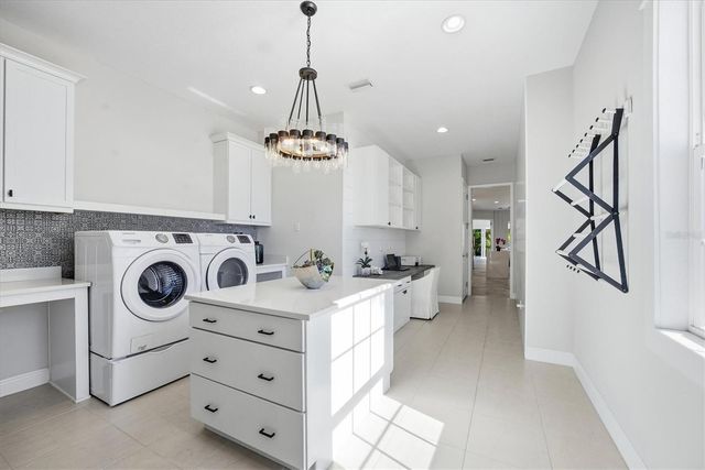 3467 COMPOUND COURT, Sarasota, FL 34240