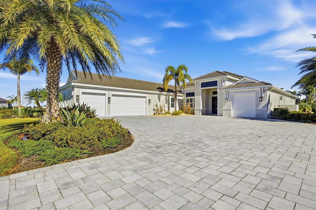 Image 14 of property listing at 3467 COMPOUND COURT, Sarasota, FL 34240