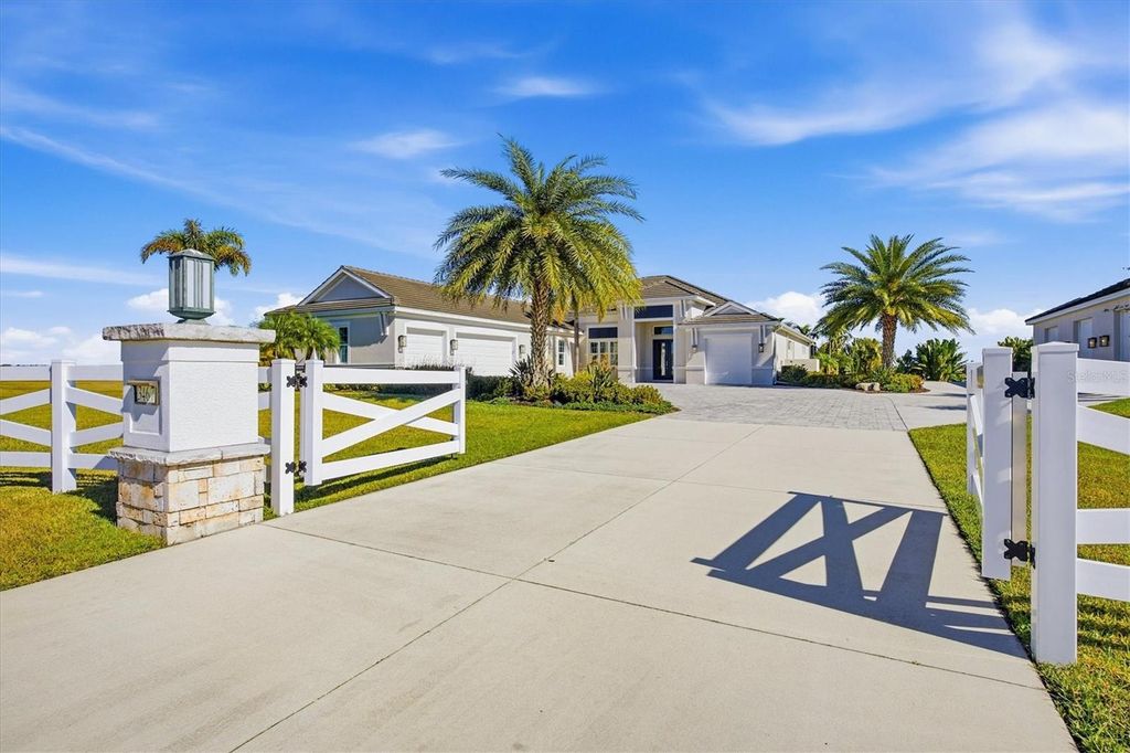 Image 16 of property listing at 3467 COMPOUND COURT, Sarasota, FL 34240