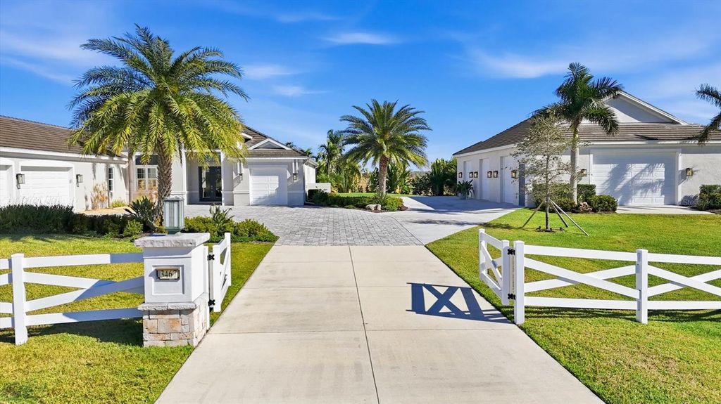 Image 4 of property listing at 3467 COMPOUND COURT, Sarasota, FL 34240