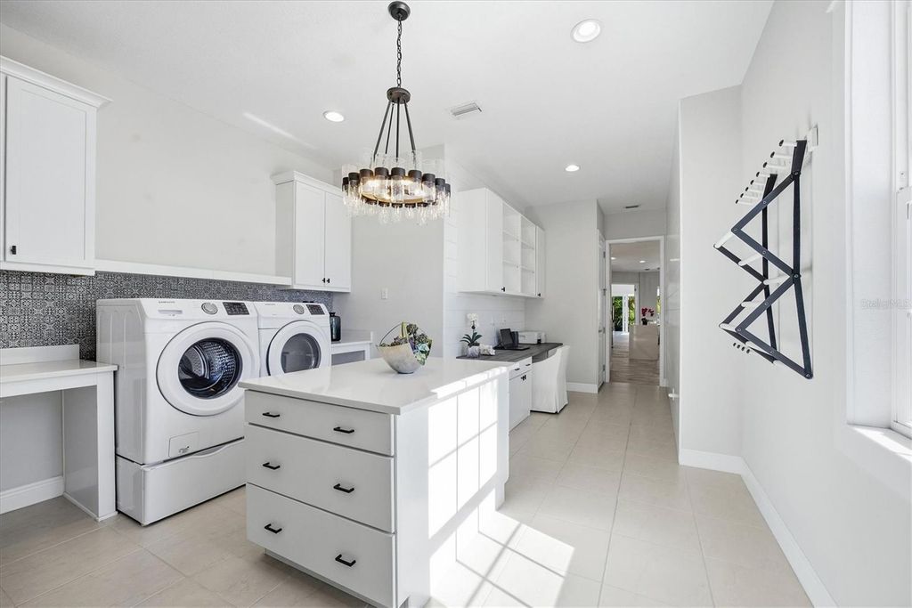 Image 37 of property listing at 3467 COMPOUND COURT, Sarasota, FL 34240