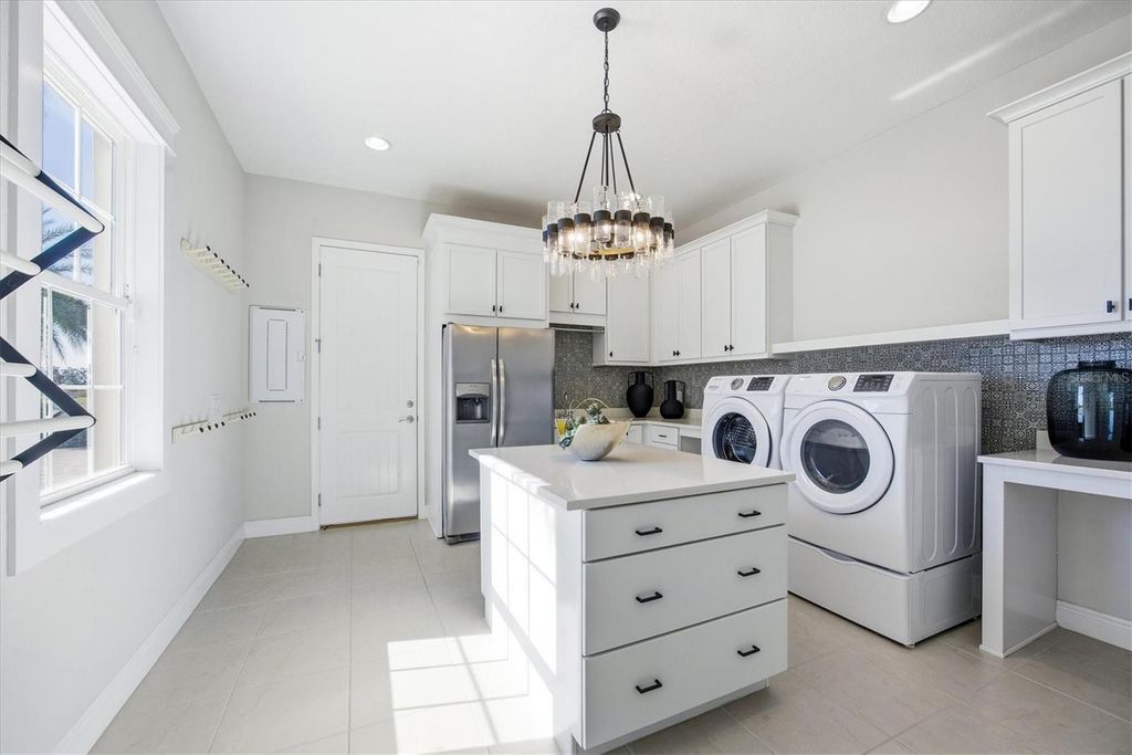 Image 38 of property listing at 3467 COMPOUND COURT, Sarasota, FL 34240