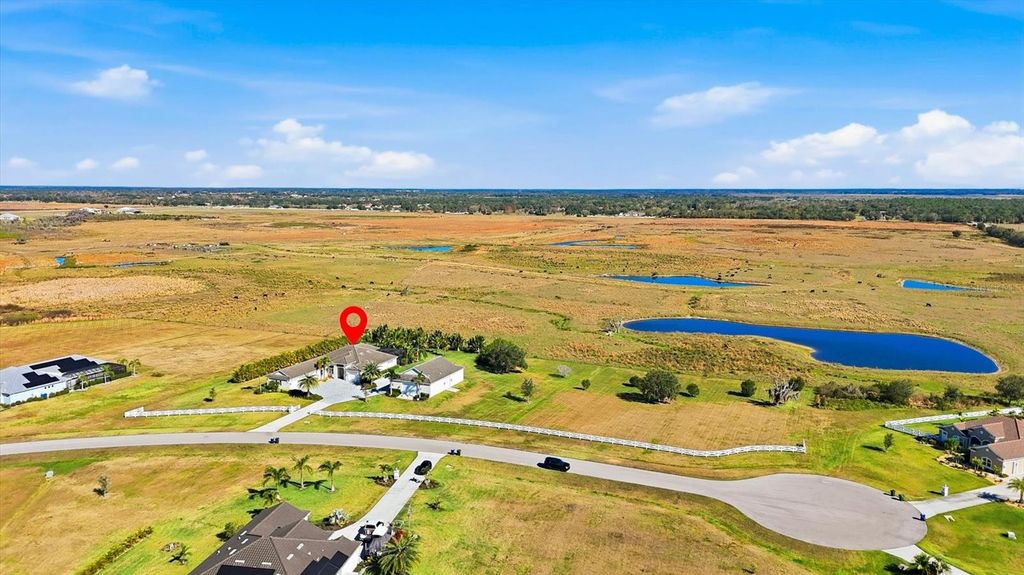 Image 7 of property listing at 3467 COMPOUND COURT, Sarasota, FL 34240