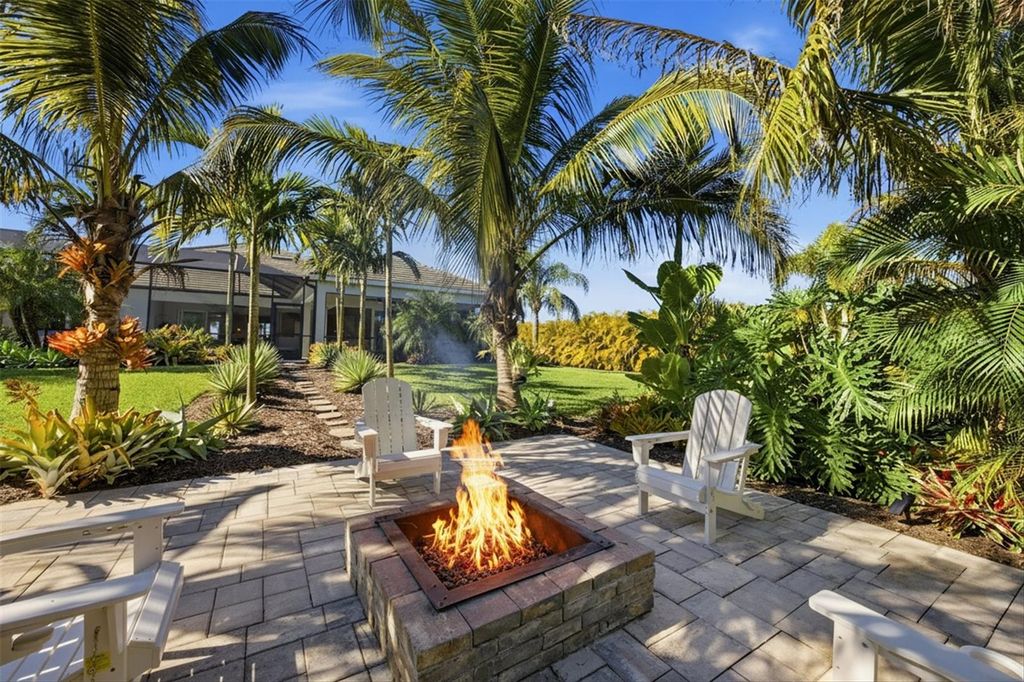 Image 9 of property listing at 3467 COMPOUND COURT, Sarasota, FL 34240