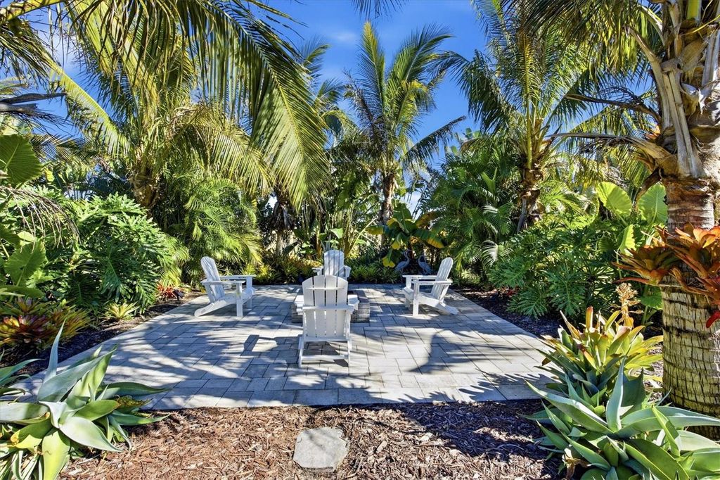 Image 10 of property listing at 3467 COMPOUND COURT, Sarasota, FL 34240