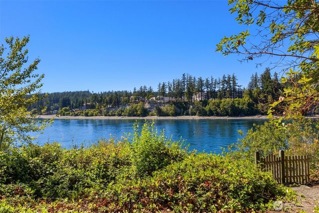 16273 Reitan Road NE, Bainbridge Island, WA 98110