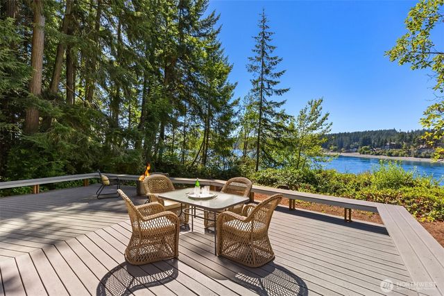 16273 Reitan Road NE, Bainbridge Island, WA 98110