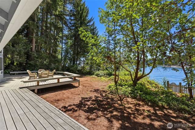 16273 Reitan Road NE, Bainbridge Island, WA 98110