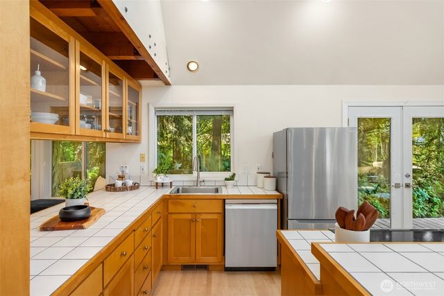 16273 Reitan Road NE, Bainbridge Island, WA 98110