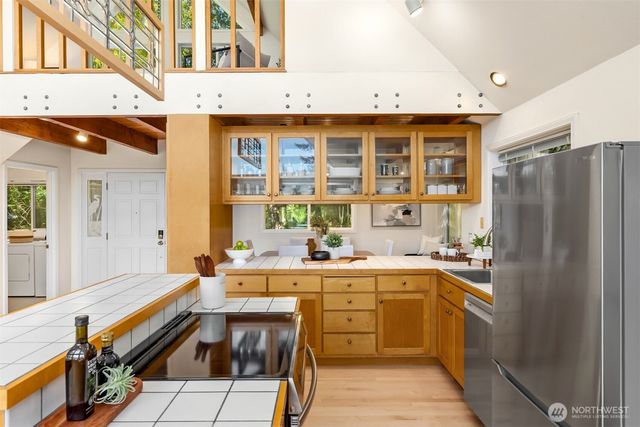 16273 Reitan Road NE, Bainbridge Island, WA 98110