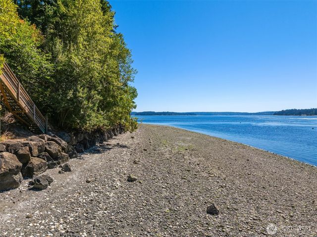 16273 Reitan Road NE, Bainbridge Island, WA 98110