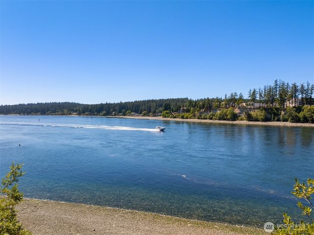 16273 Reitan Road NE, Bainbridge Island, WA 98110