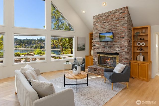 16273 Reitan Road NE, Bainbridge Island, WA 98110