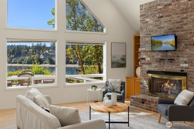 16273 Reitan Road NE, Bainbridge Island, WA 98110