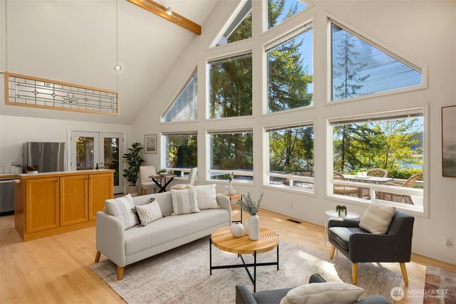 16273 Reitan Road NE, Bainbridge Island, WA 98110