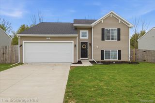 223 Creek Pointe Circle, Durand, MI 48429