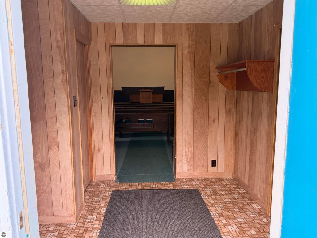 Image 4 of property listing at 1117 Michigan Avenue, Alma, MI 48801