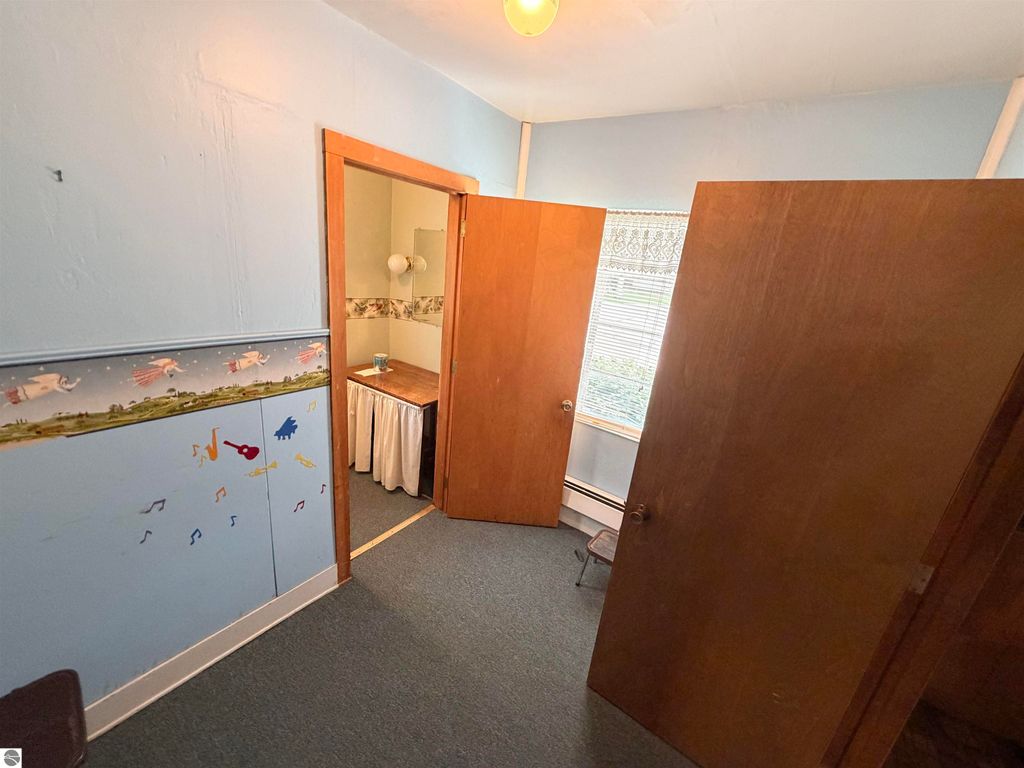 Image 5 of property listing at 1117 Michigan Avenue, Alma, MI 48801
