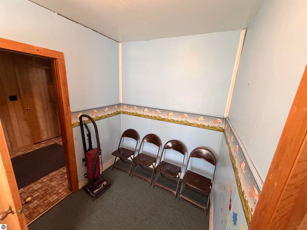 Image 6 of property listing at 1117 Michigan Avenue, Alma, MI 48801