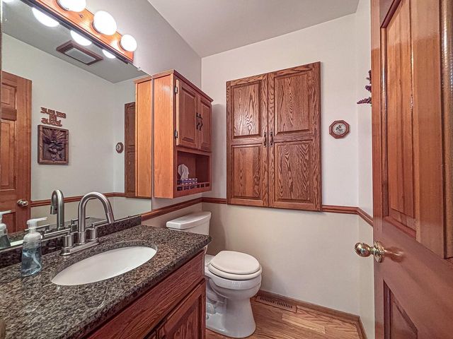 W228S5955 Arrow Ridge ROAD, Waukesha, WI 53189