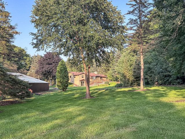 W228S5955 Arrow Ridge ROAD, Waukesha, WI 53189