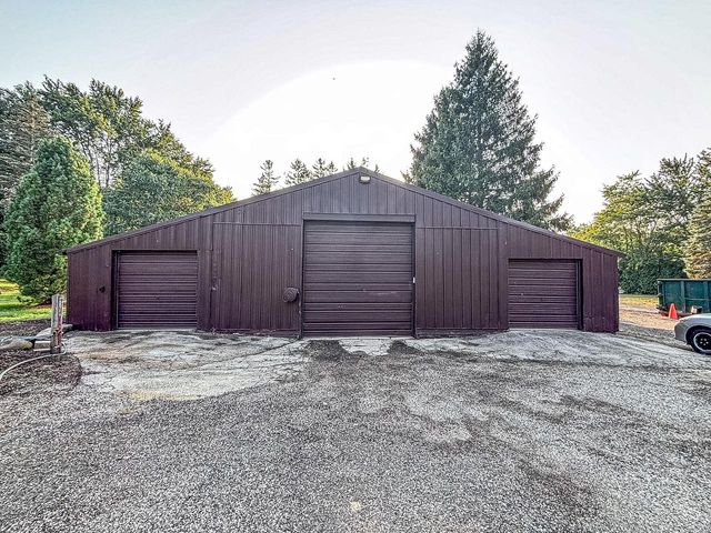 W228S5955 Arrow Ridge ROAD, Waukesha, WI 53189