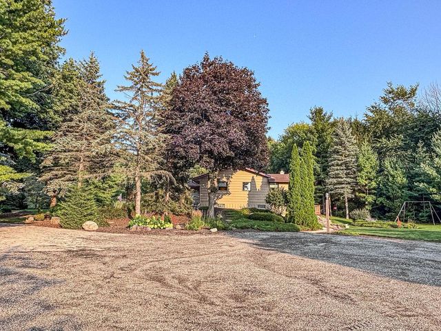 W228S5955 Arrow Ridge ROAD, Waukesha, WI 53189