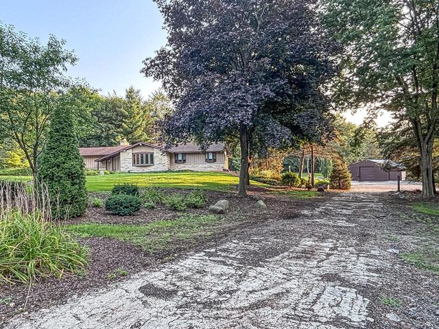W228S5955 Arrow Ridge ROAD, Waukesha, WI 53189