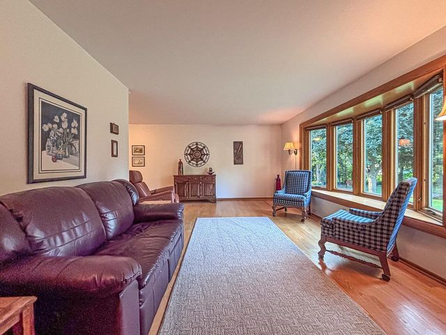 W228S5955 Arrow Ridge ROAD, Waukesha, WI 53189