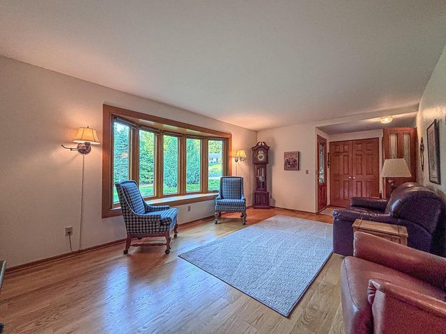 W228S5955 Arrow Ridge ROAD, Waukesha, WI 53189