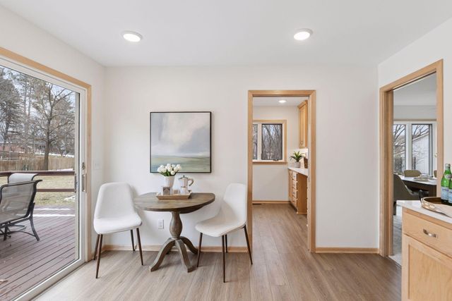 972 Lydia Drive W, Roseville, MN 55113