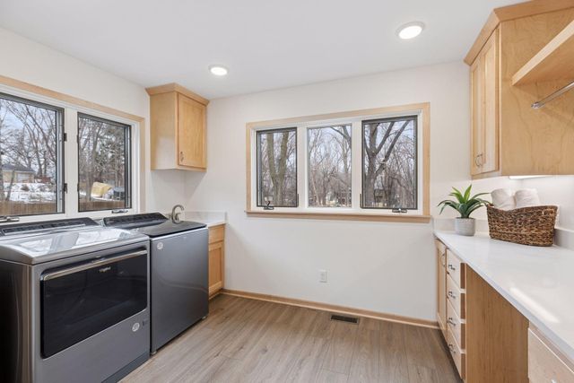 972 Lydia Drive W, Roseville, MN 55113