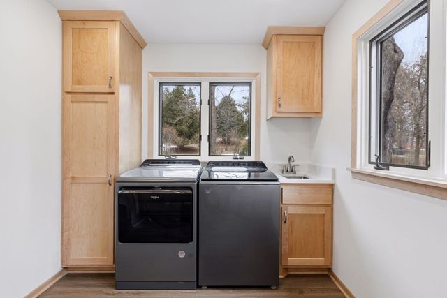 972 Lydia Drive W, Roseville, MN 55113